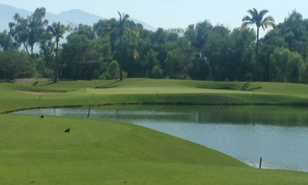 Whats The Best Strategy For A Par-3 With Water?